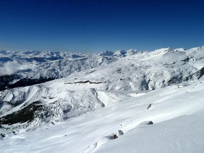 Vista dal Cassons sul comprensorio di Laax